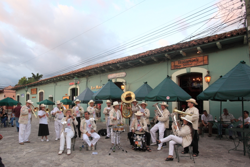 Fanfare Piston Circus  Comayagua - Honduras
